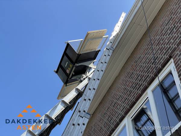 Dakgoot vervangen met dakdekkerslift in Asten