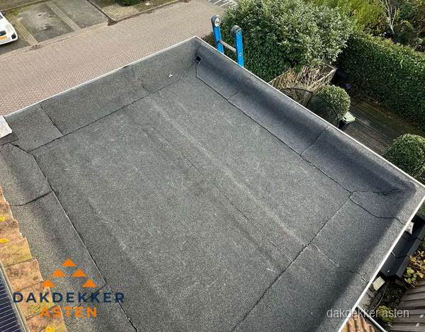 Gerenoveerd plat dak met nieuwe bitumen dakbedekking in Asten Gerenoveerd plat dak met nieuwe bitumen dakbedekking in Asten