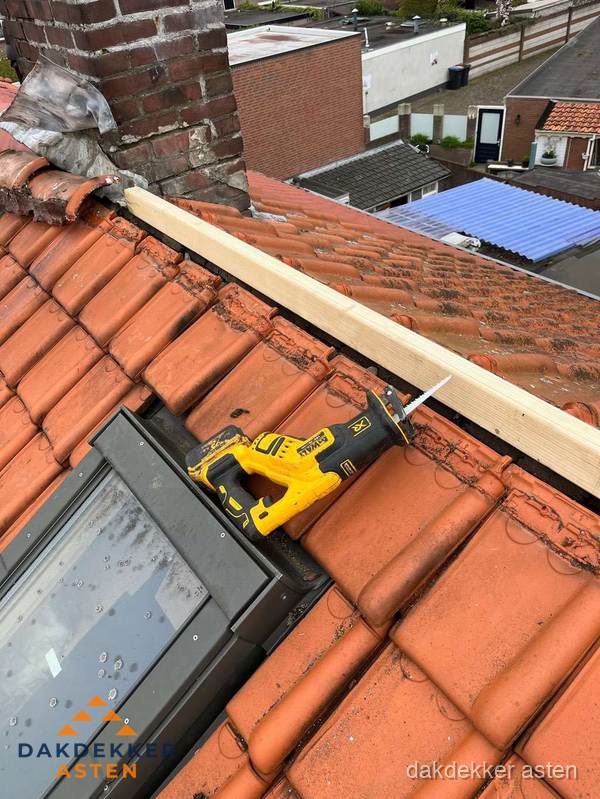 Kosten dak vervangen: werkzaamheden aan pannendak in Asten Kosten dak vervangen: werkzaamheden aan pannendak in Asten