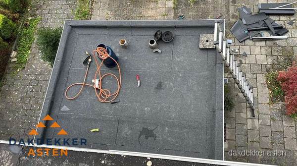 Plat dak met nieuwe bitumen bedekking in Asten Plat dak met nieuwe bitumen bedekking in Asten