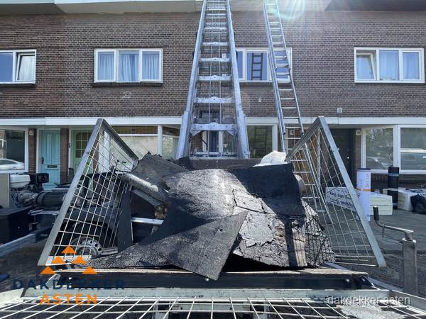 Kosten dakreparatie: dakschade aan flatgebouw in Asten Kosten dakreparatie: dakschade aan flatgebouw in Asten