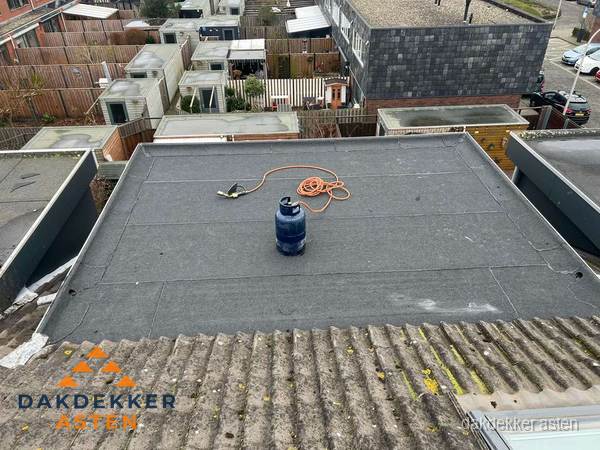 Dakrenovatie afgerond met nieuwe bitumen dakbedekking in Asten