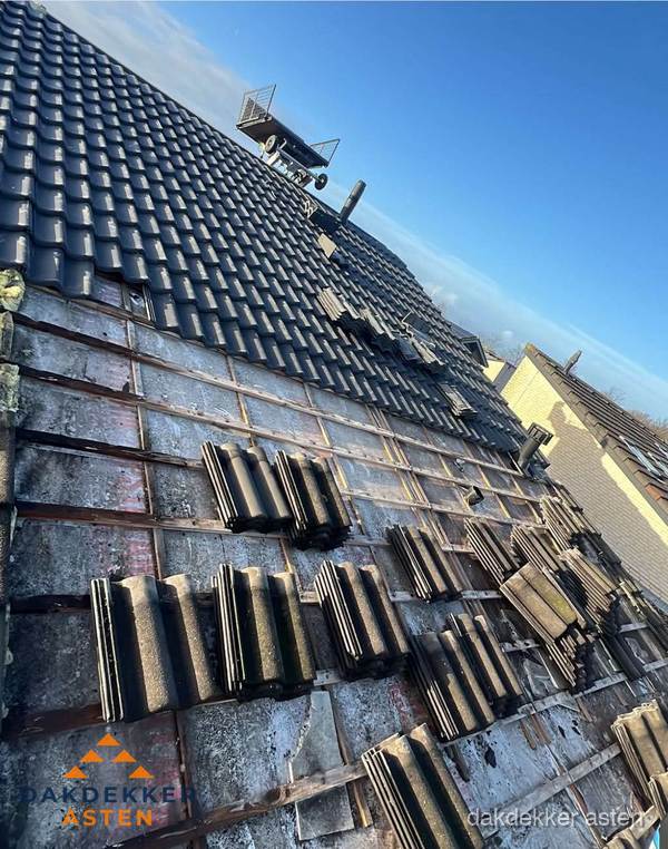 Schuin dak renovatie met nieuwe dakpannen in Asten Schuin dak renovatie met nieuwe dakpannen in Asten