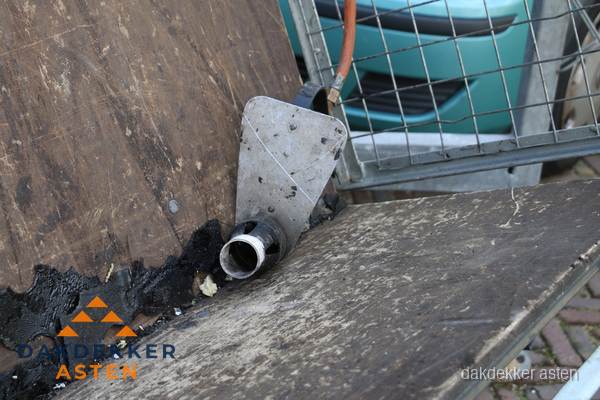 Dakdekkers gasbrander voor bitumen werkzaamheden in Asten Dakdekkers gasbrander voor bitumen werkzaamheden in Asten