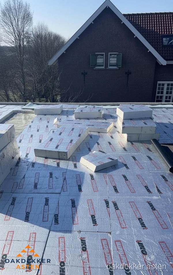 IKO PIR isolatieplaten op plat dak in Asten IKO PIR isolatieplaten op plat dak in Asten
